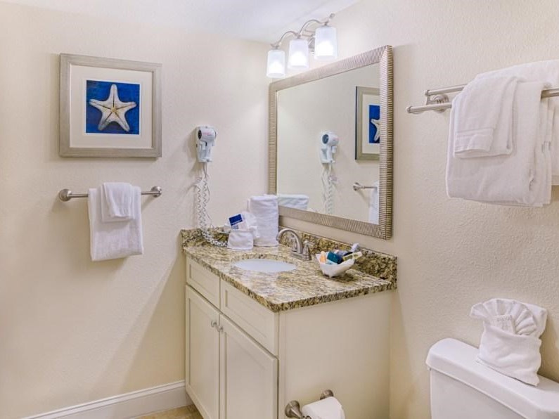Hollywood Beach Tower bath 2