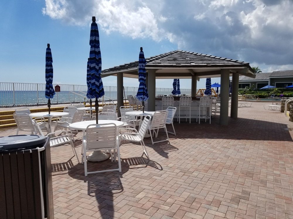 tiki bar