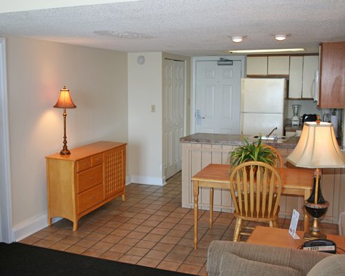 Kingfisher Inn living