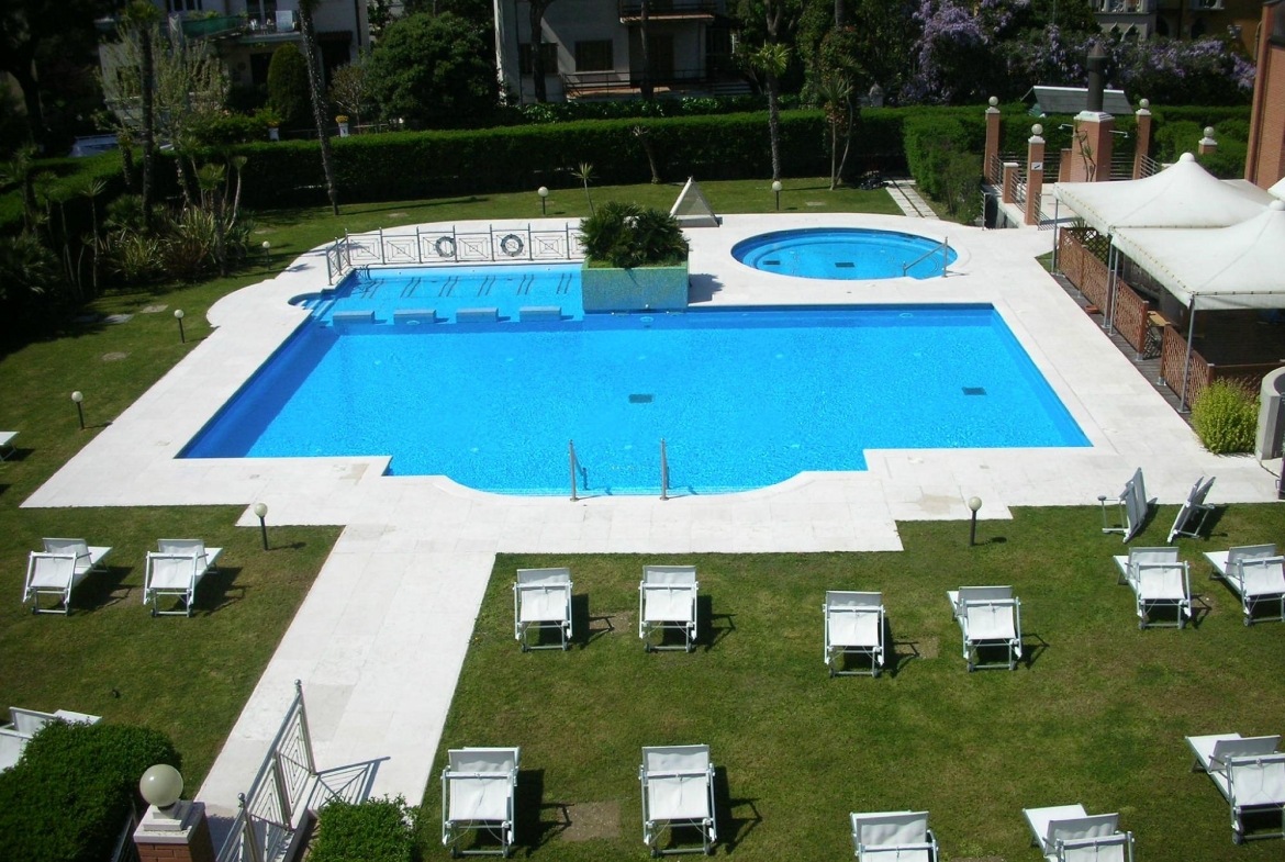 Le Ville Del Lido outdoor pool