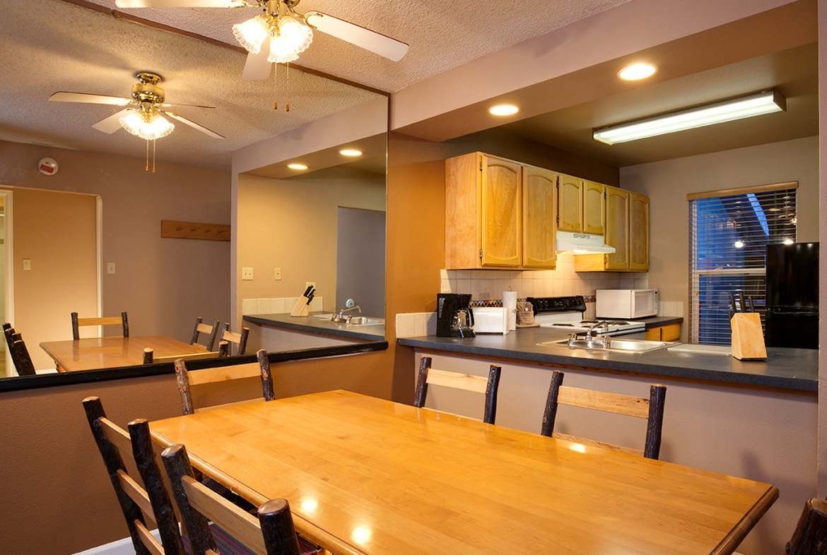 Legacy Vacation Resorts-Steamboat Springs Suites dining room