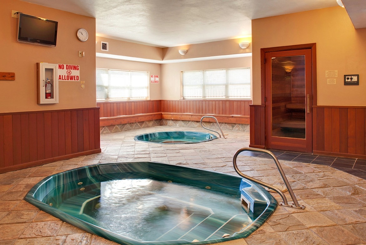 hot tub Legacy Vacation Resorts-Steamboat Springs Suites