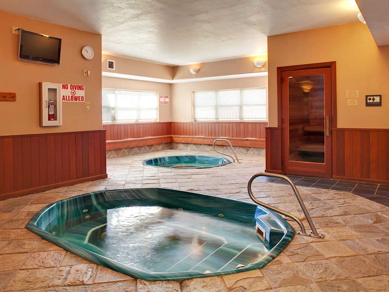 hot tub Legacy Vacation Resorts-Steamboat Springs Suites