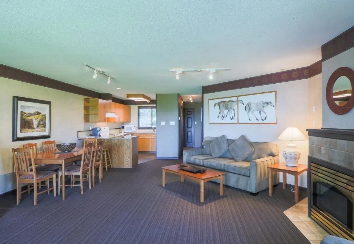 Pacific Shores Resort And Spa living area