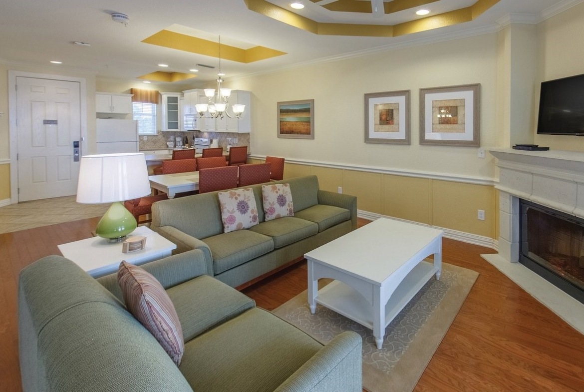 Holiday Inn Club Vacations Villages Resort at Lake Palestine living room