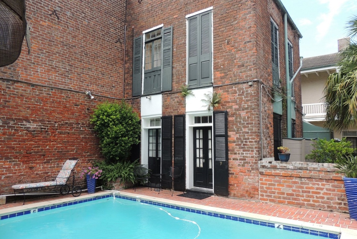 Mardi Gras Manor I pool