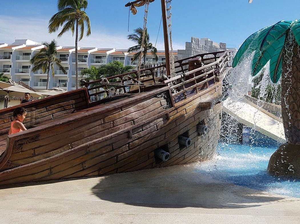 Marival Emotions Resort & Suites kids pool