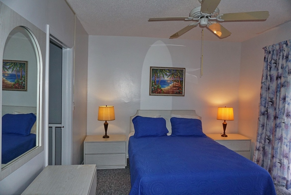 bedroom at Mayfield Beach And Tennis Club