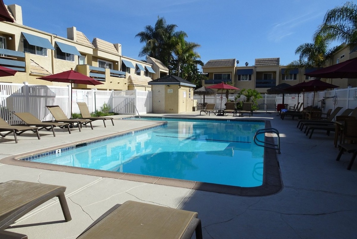 Sand Pebbles Pool