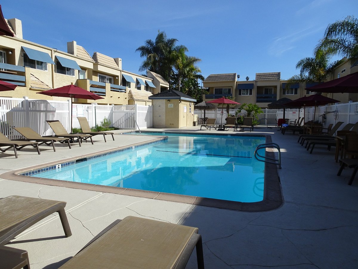 Sand Pebbles Pool