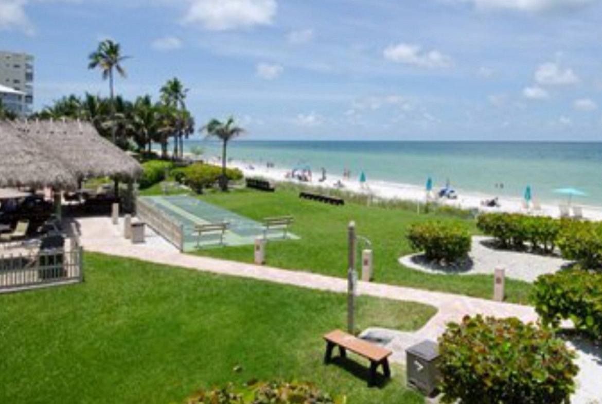 Vanderbilt Beach And Harbour Club Grounds