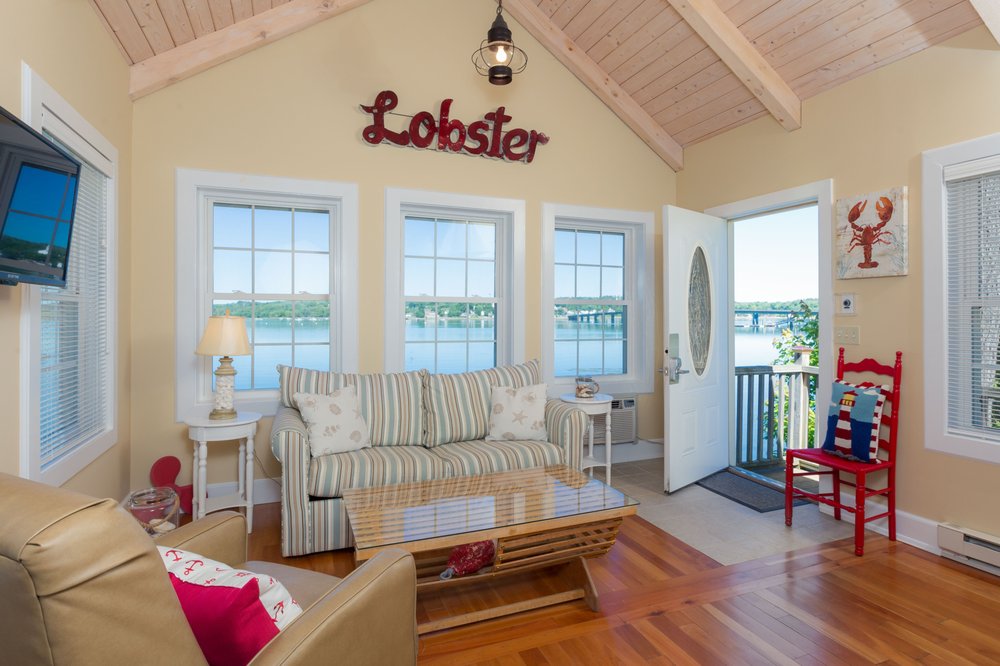 Sheepscot Harbour Village & Resort Living Area