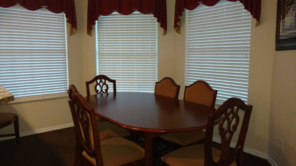 Suites At Fall Creek Dining Area