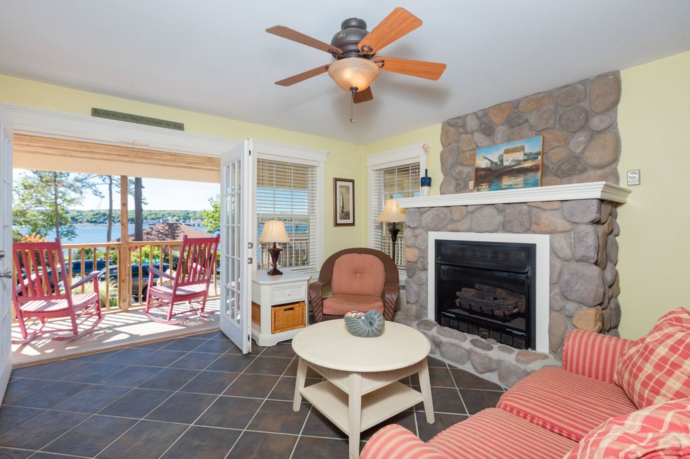Sheepscot Harbour Village & Resort Living Area 2