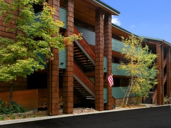 Snow Lake Lodge