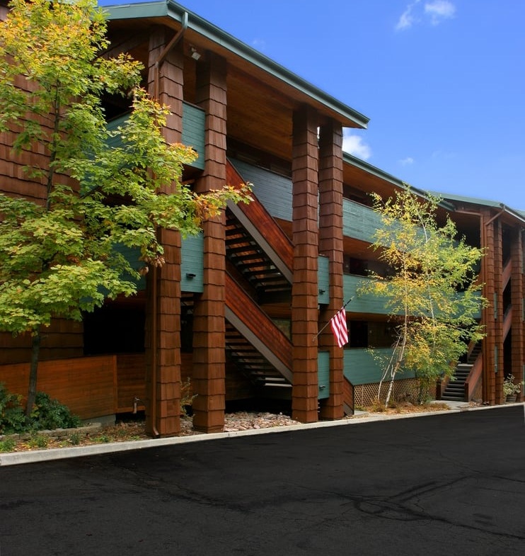 Snow Lake Lodge