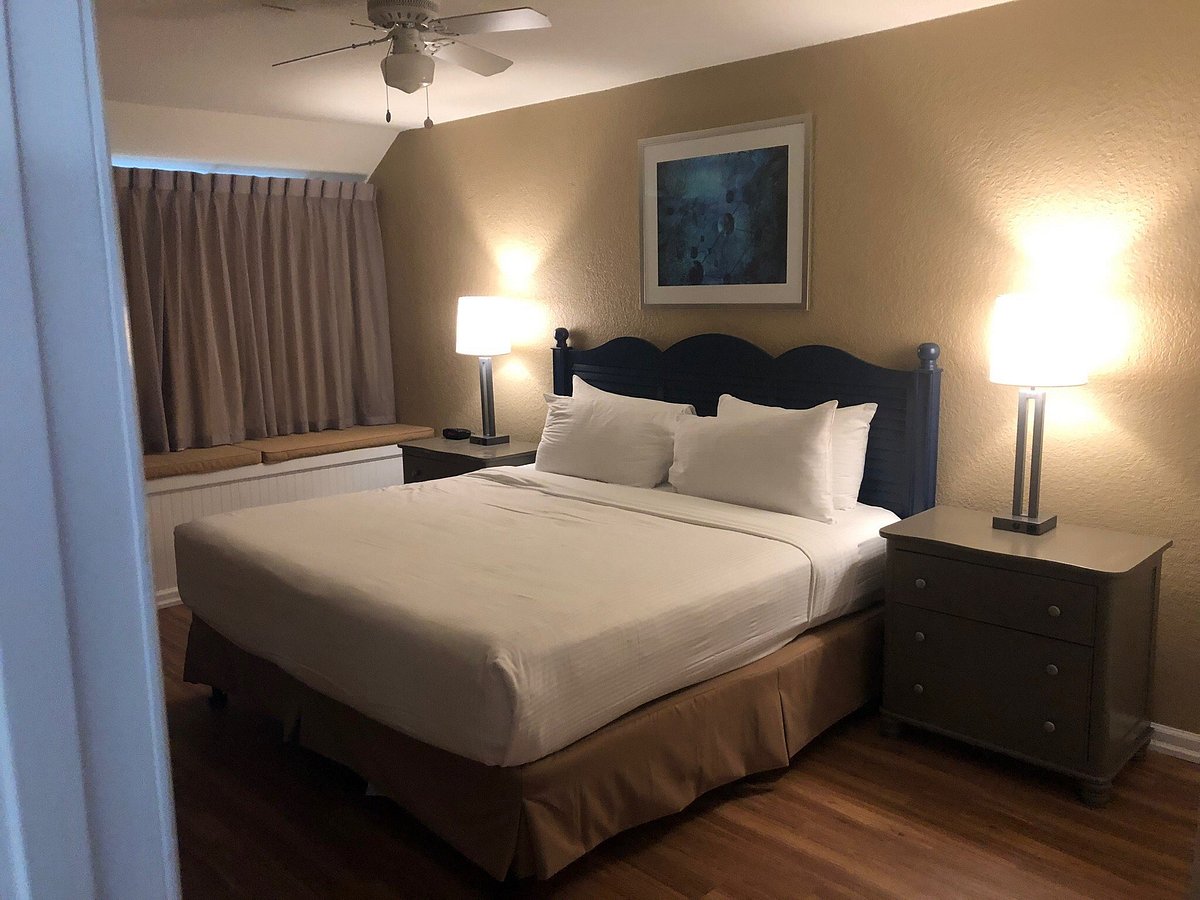 Orbit One Vacation Villas bedroom 2