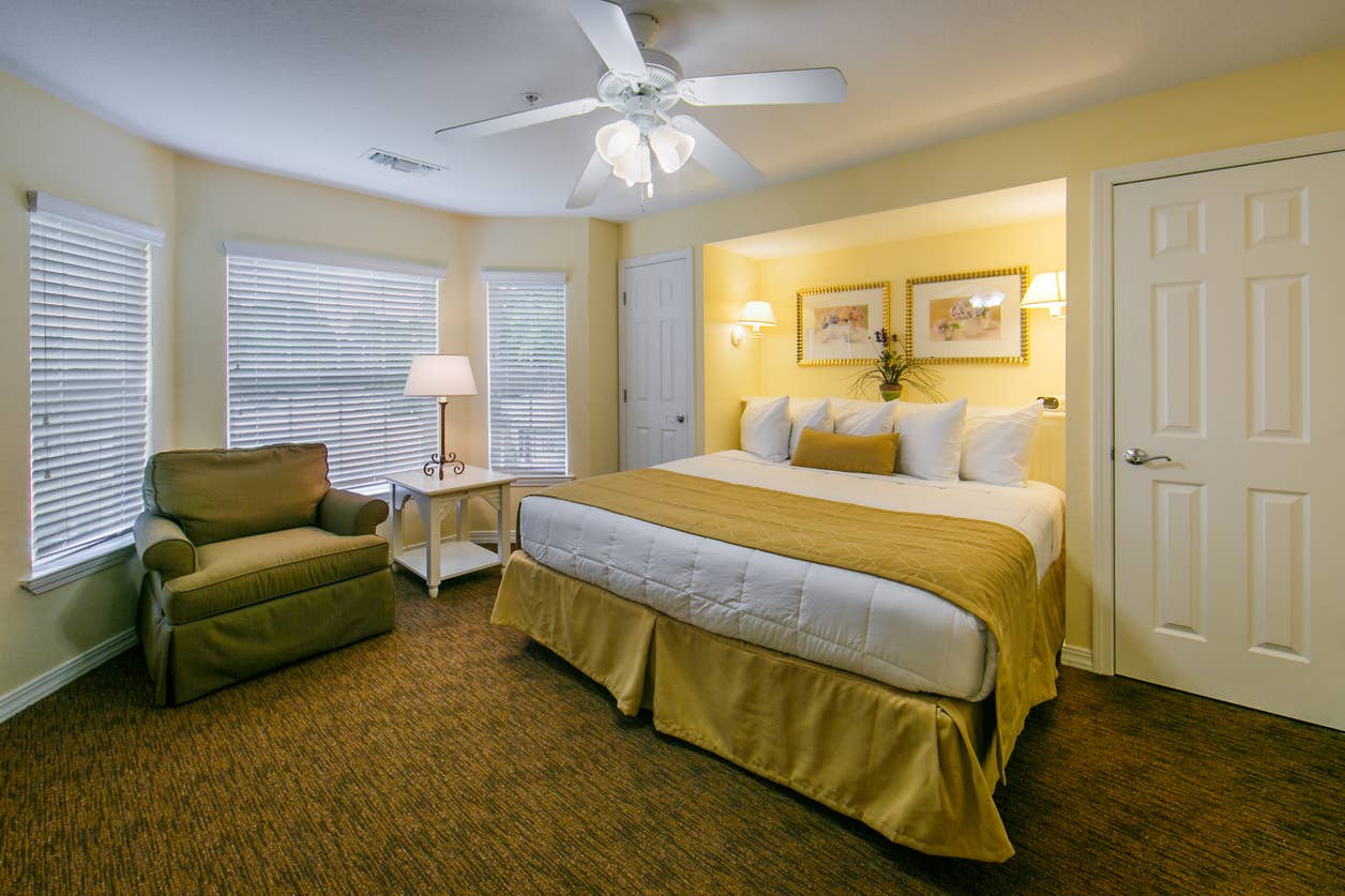 bedroom at Orlando Breeze Resort
