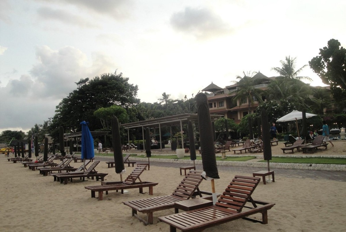 Peninsula Beach Resort Beach