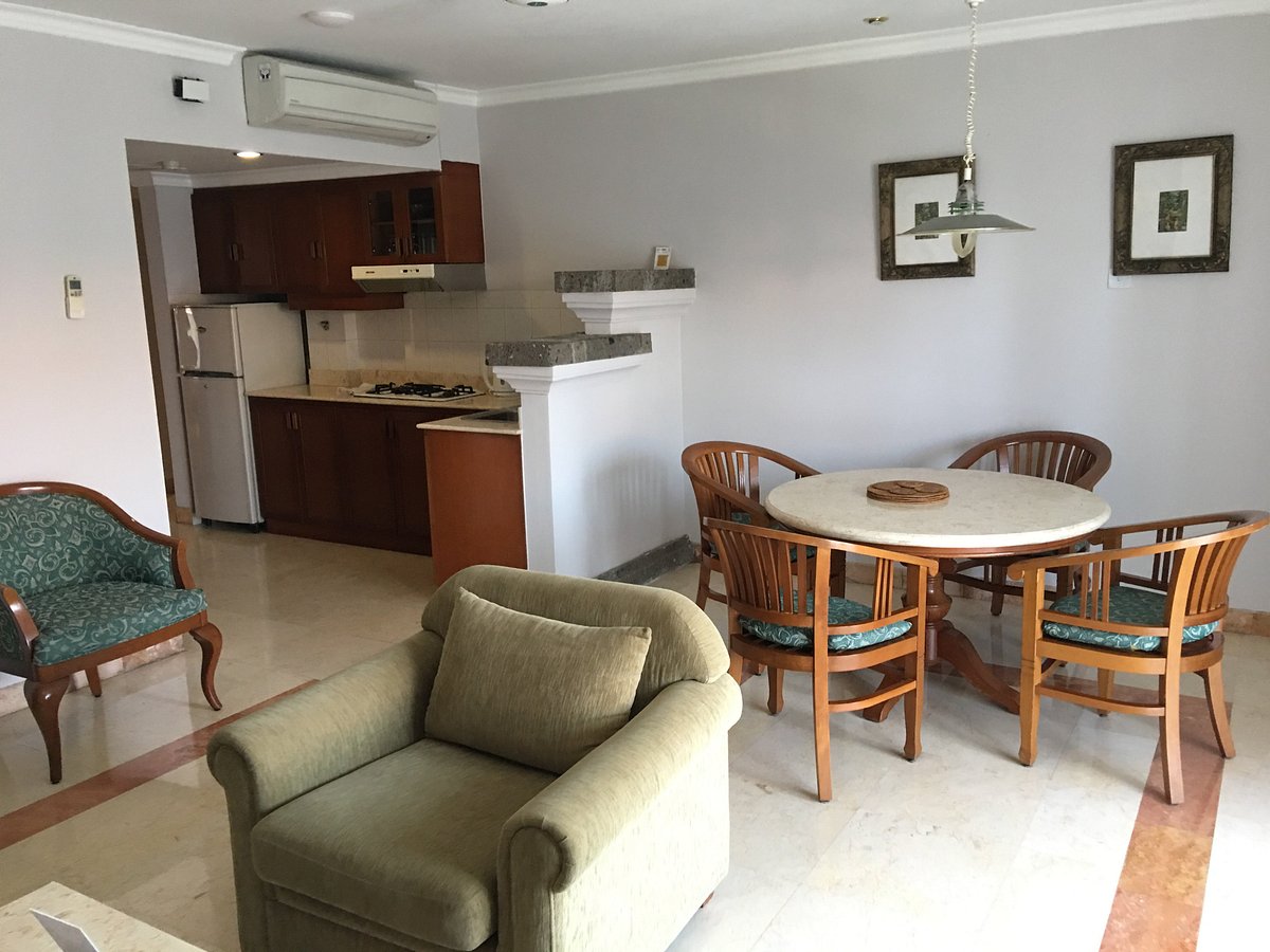Peninsula Beach Resort Dining Area