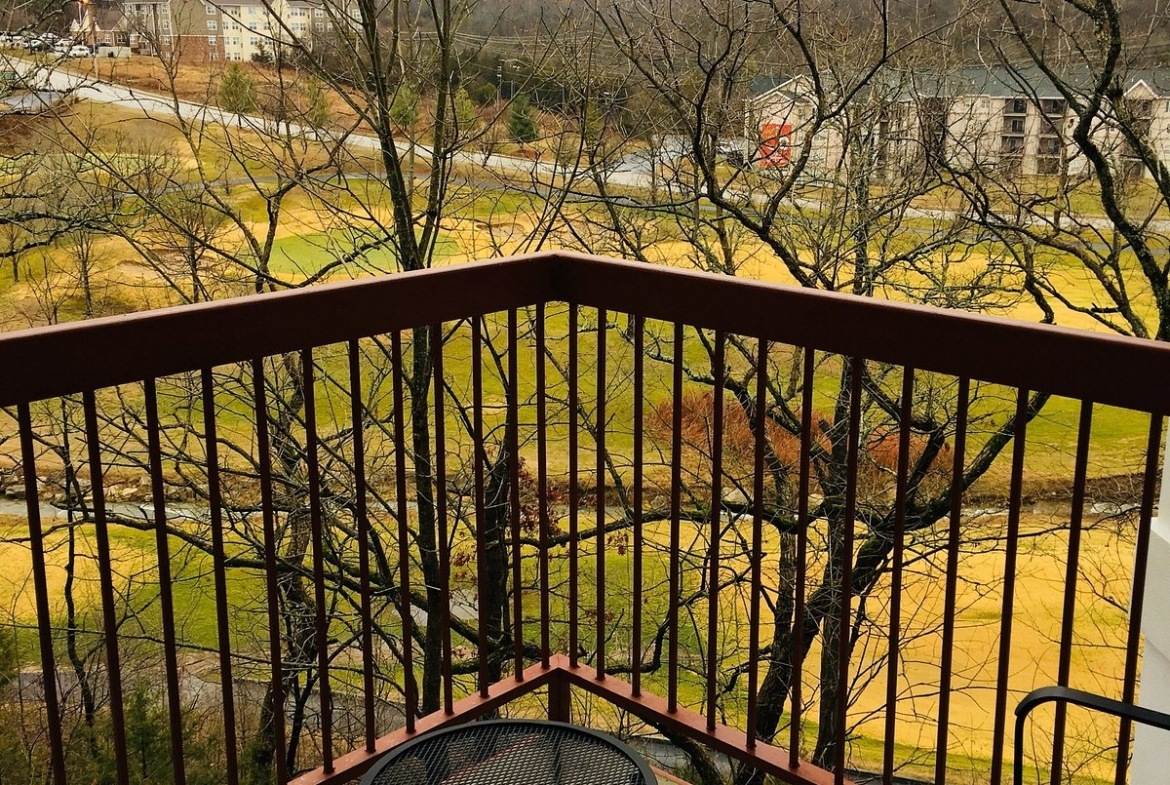 Surrey Grand Crowne Resort Balcony