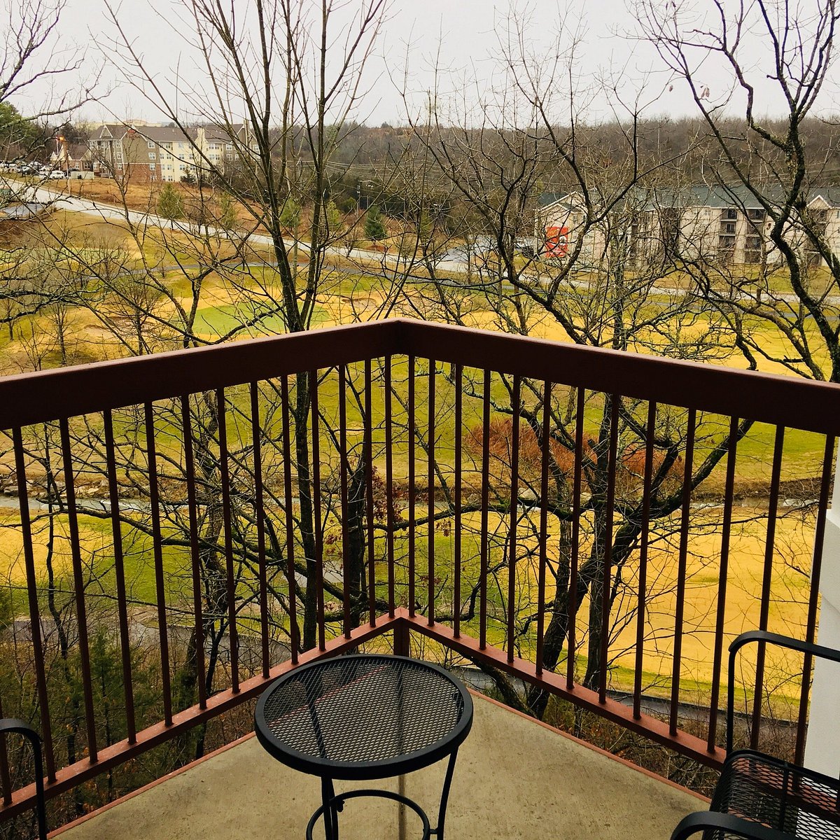 Surrey Grand Crowne Resort Balcony