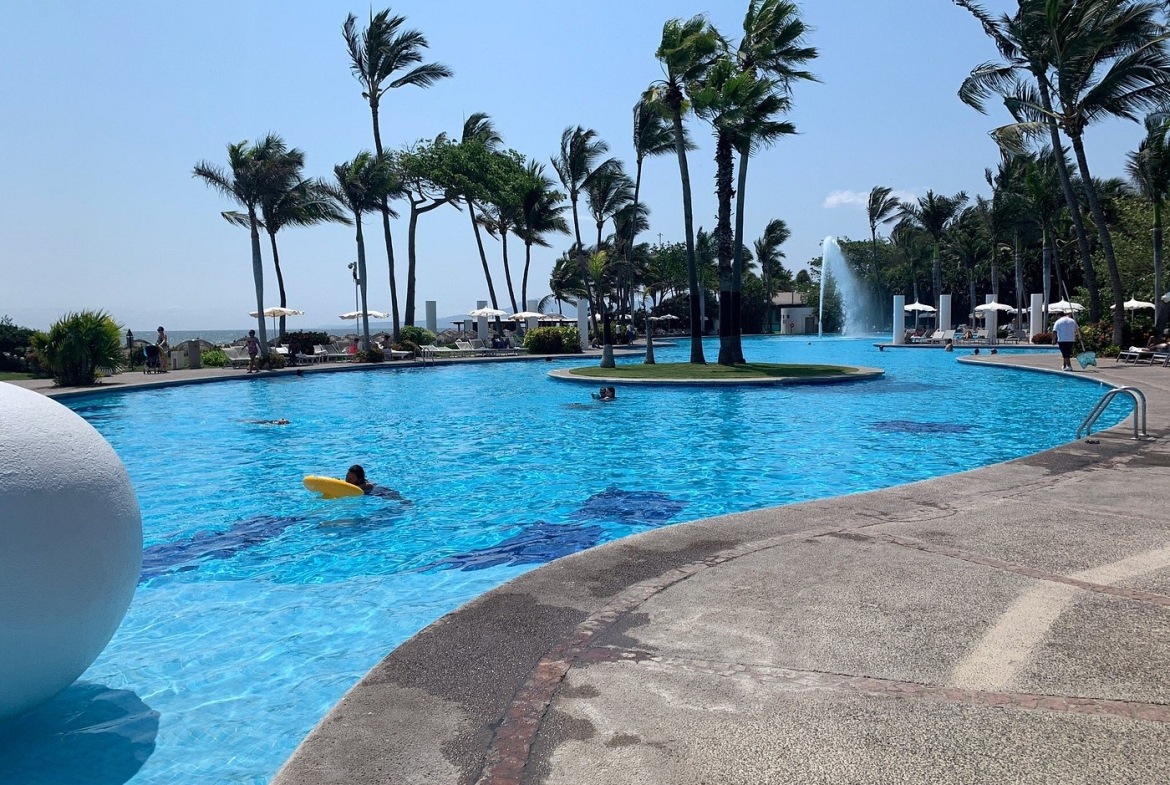 swimming pool