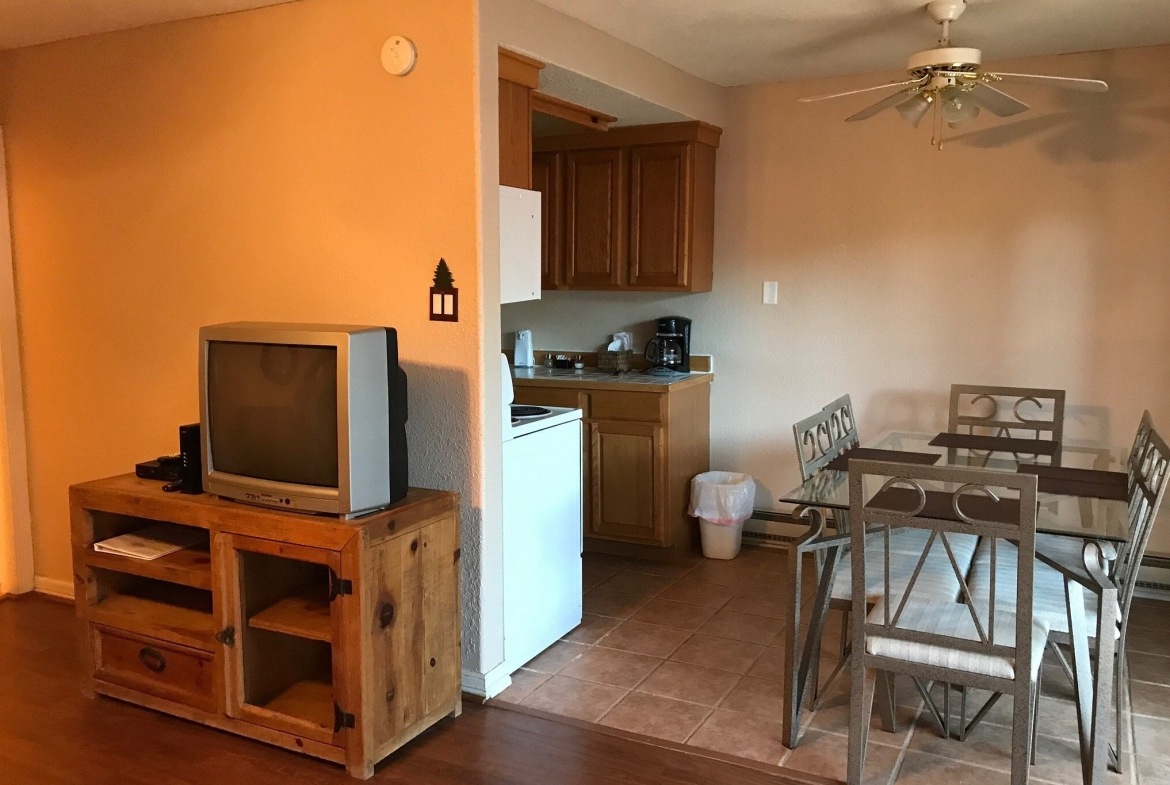 Pinecliff Village living room
