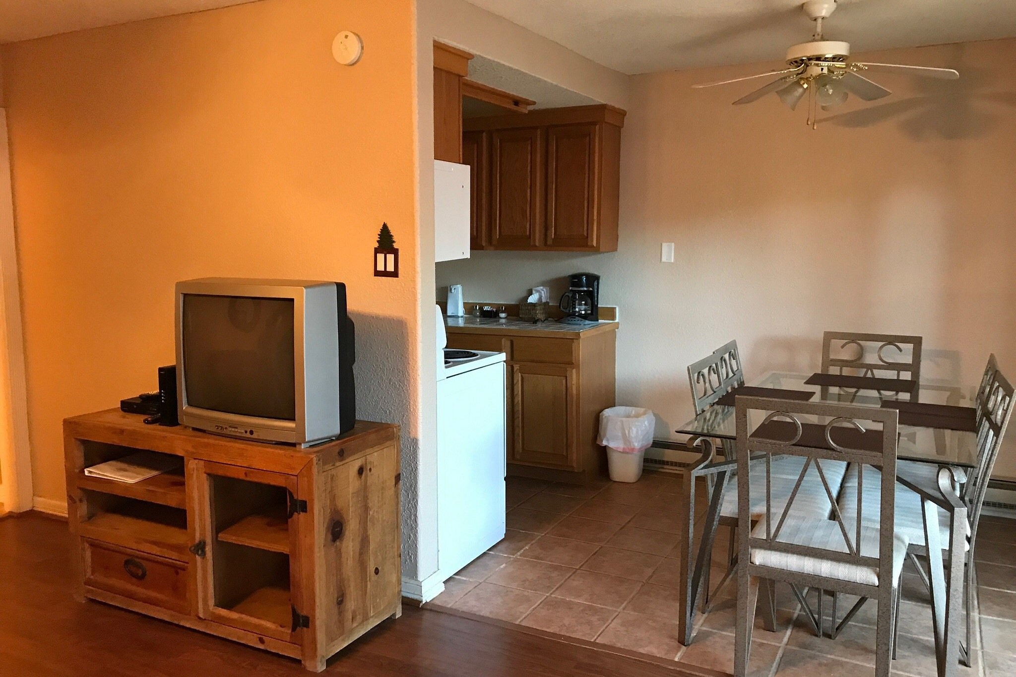 Pinecliff Village living room