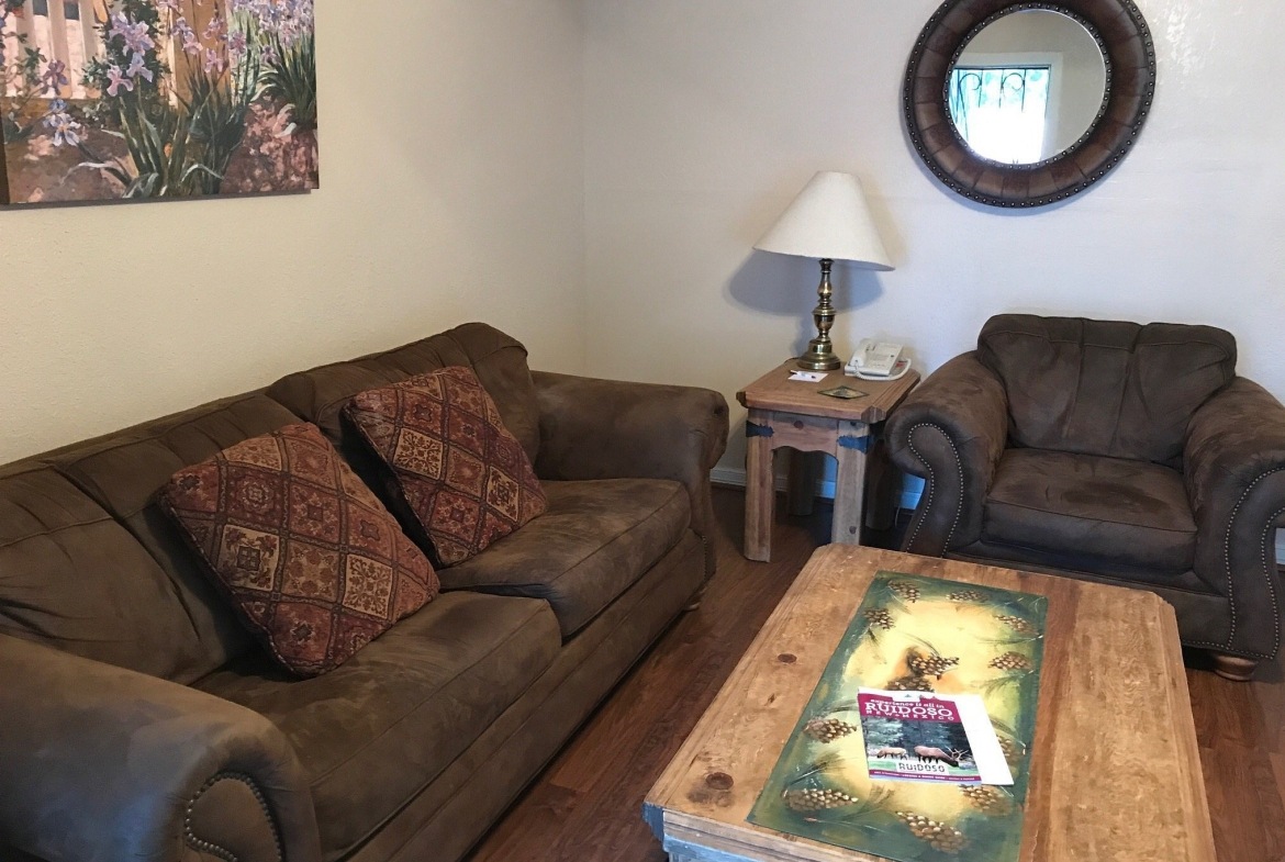 Pinecliff Village living room