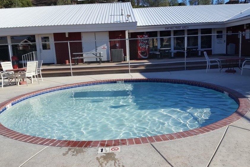 R Wild Horse Ranch pool