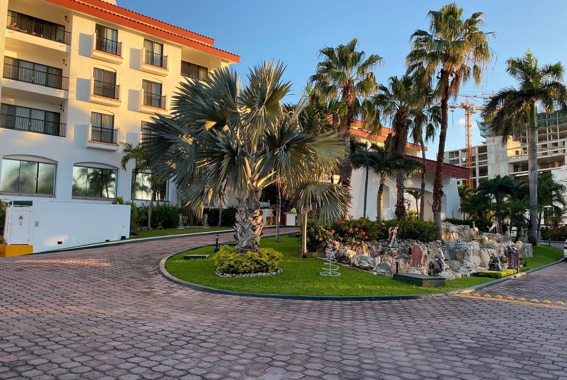 Real Resorts Membership courtyard