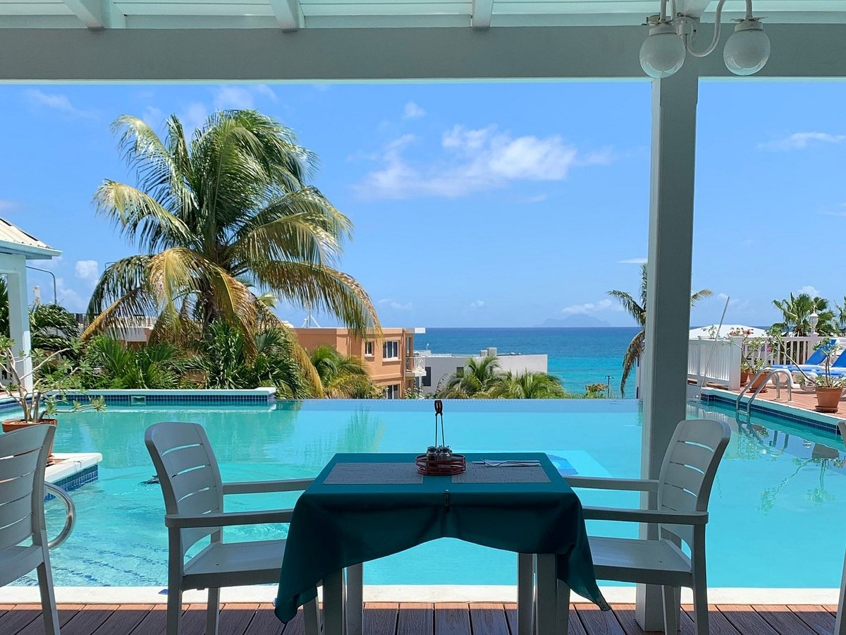 poolside restaurant