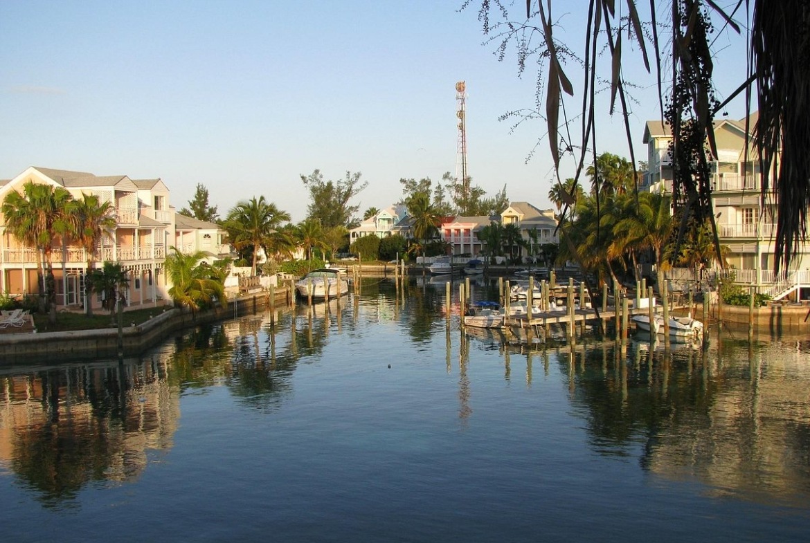 Sandyport Beaches Resort Canal