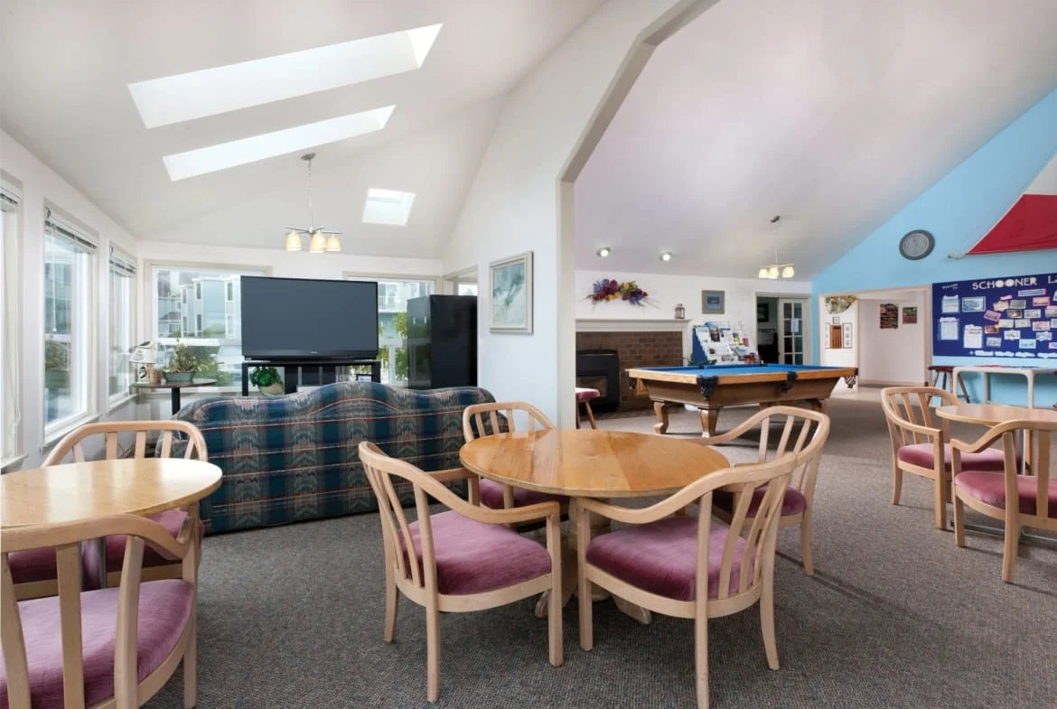 Schooner Landing Lounge