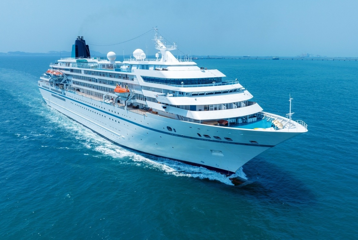 cruise ship