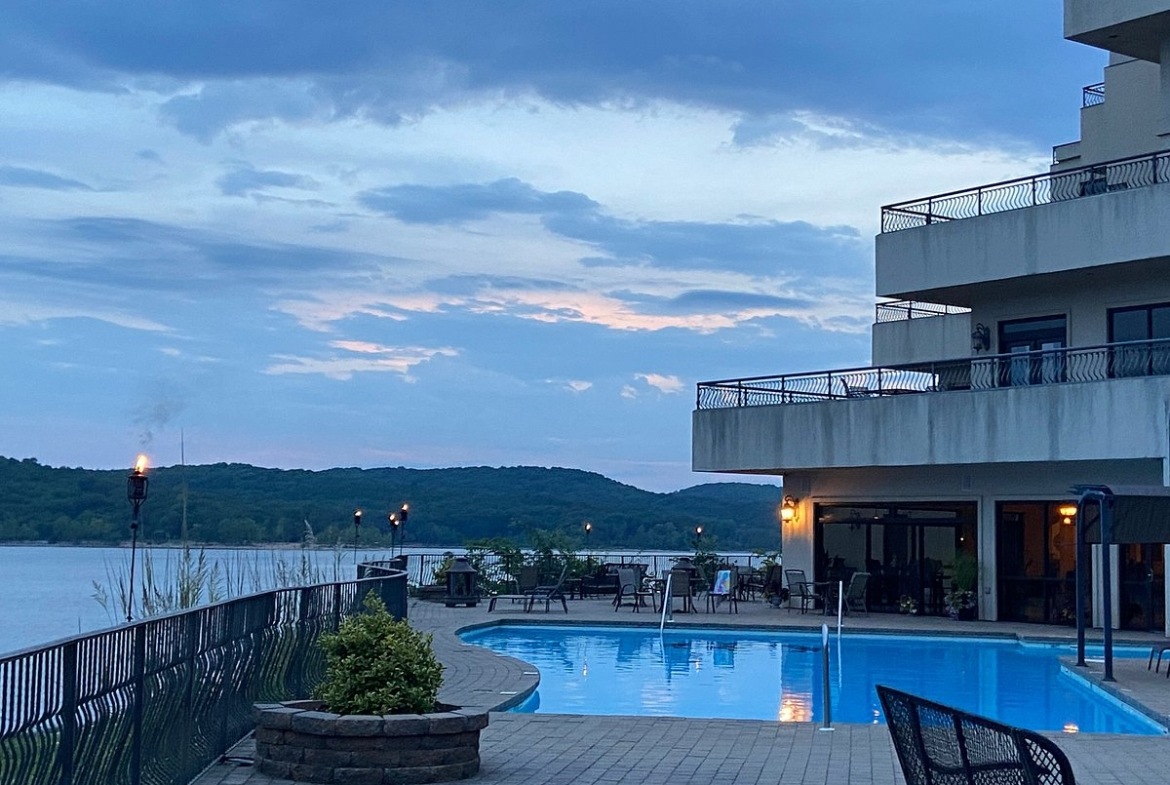 Table Rock Lake D'Monaco Pool