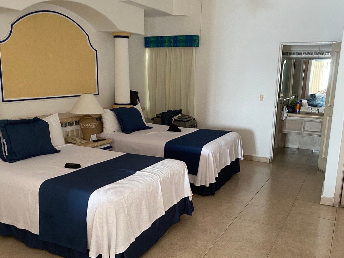 Inn At Mazatlan bedroom