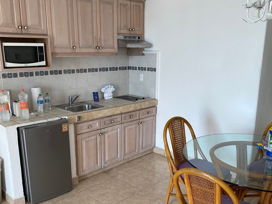Inn At Mazatlan kitchen