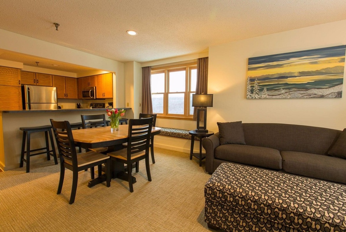 The Summit At Bolton Valley living room