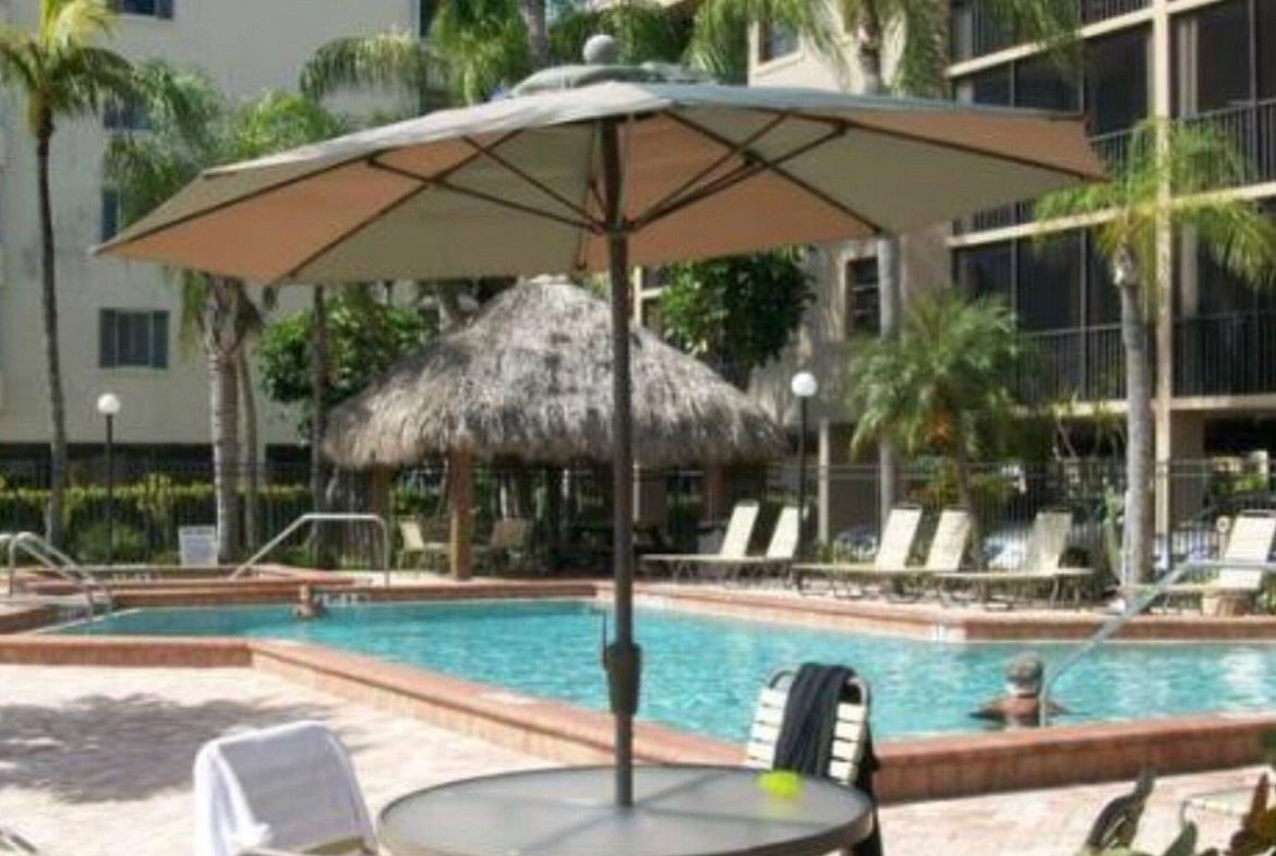 Vanderbilt Beach And Harbour Club Pool