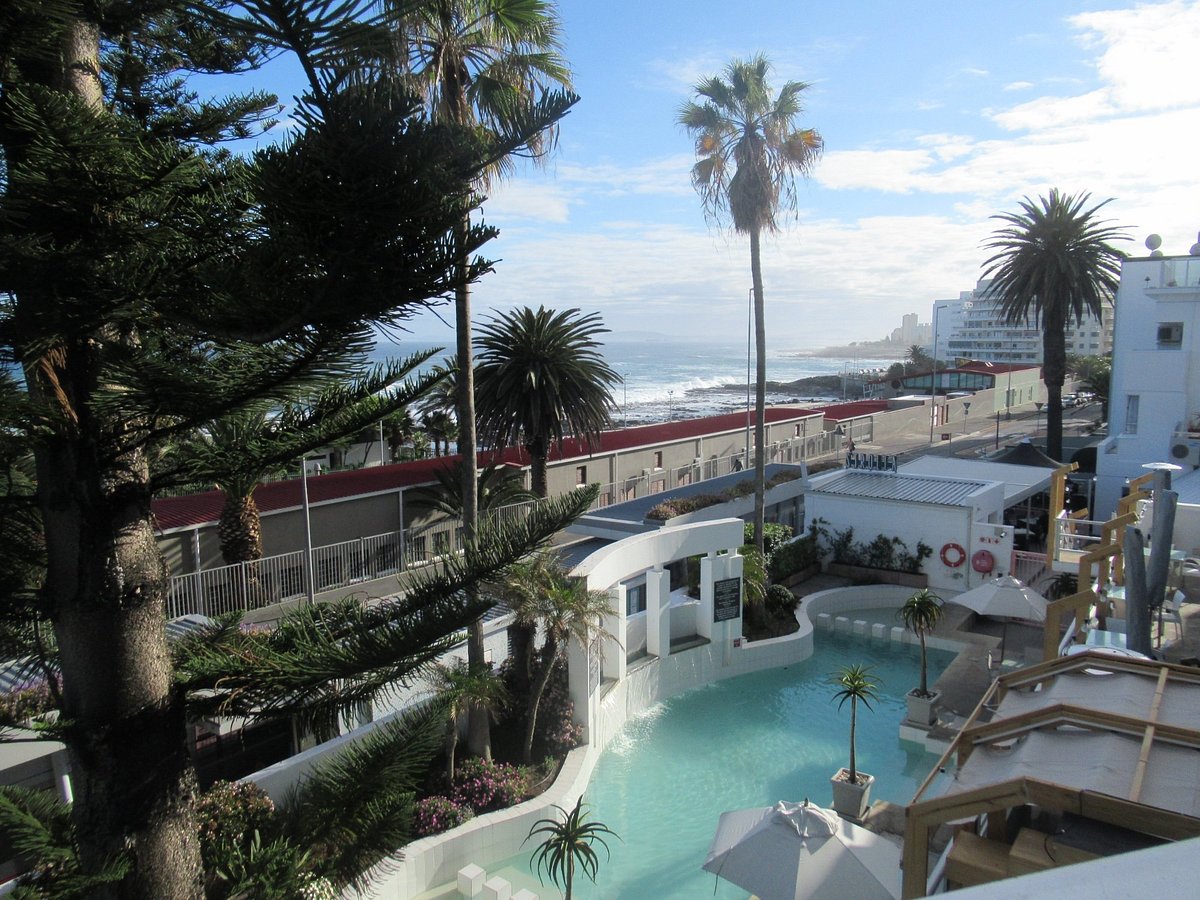 The Peninsula Pool