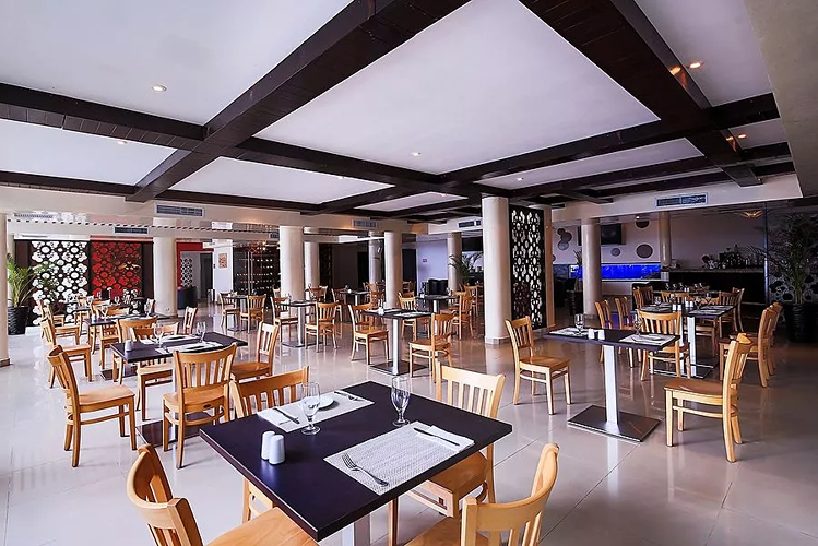 Hotel Le Reve by Mij – Beachfront Hotel dining