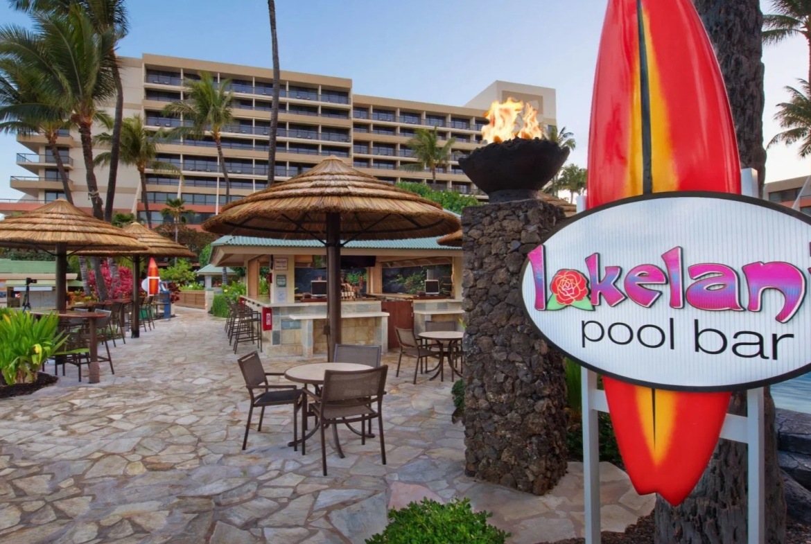 Lokelani pool bar