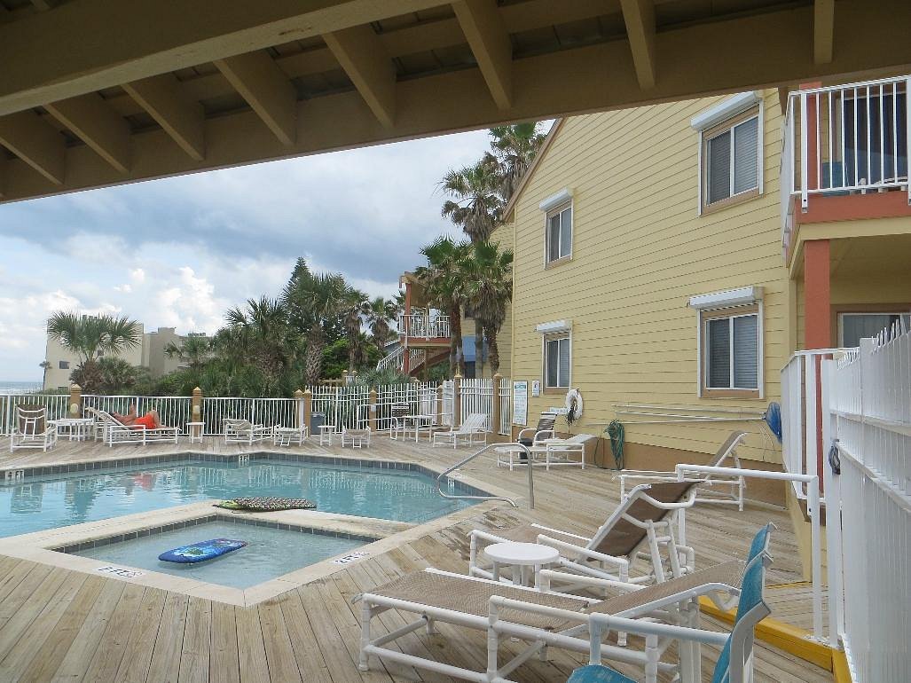 Sea Villas IV Pool Area