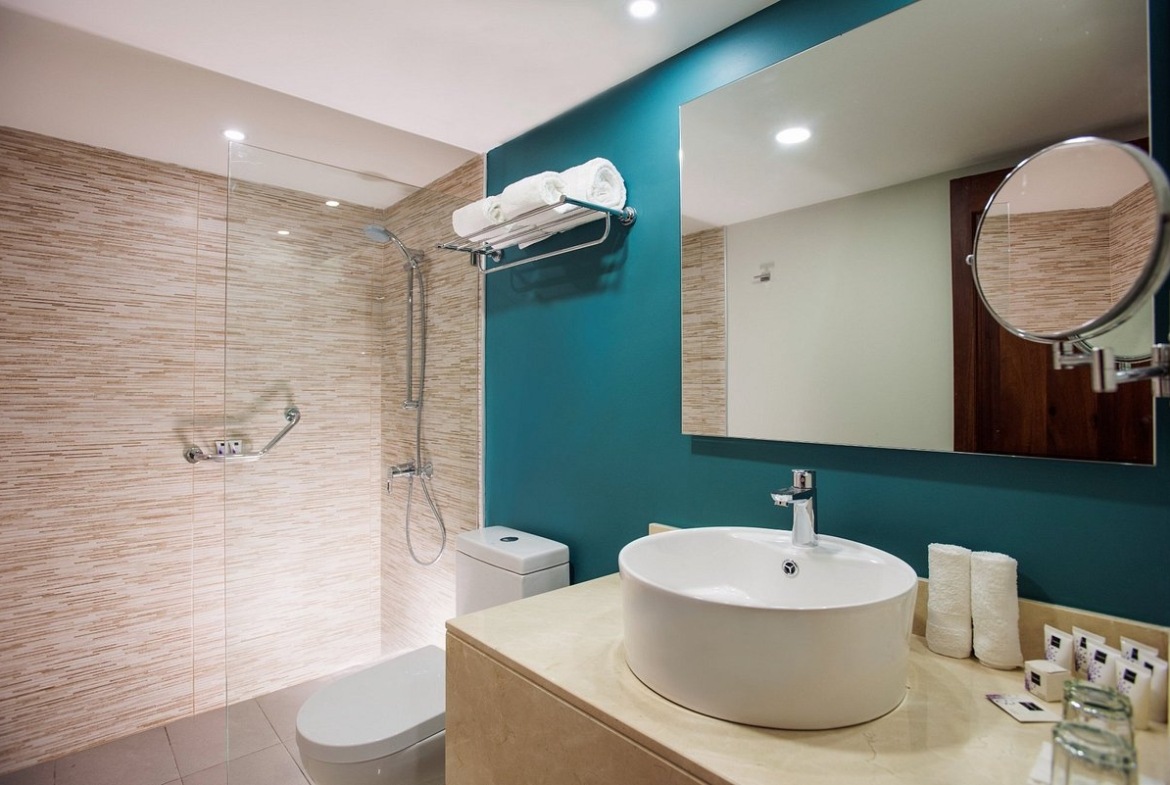 Emotions by Hodelpa Puerto Plata bathroom