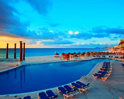 Krystal Intl Vacation Club Cancun pool