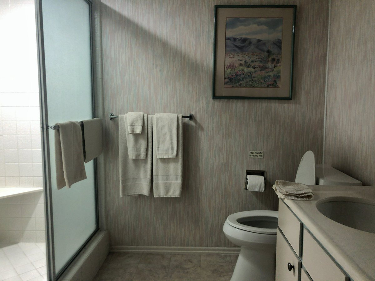 Casitas del Monte bath