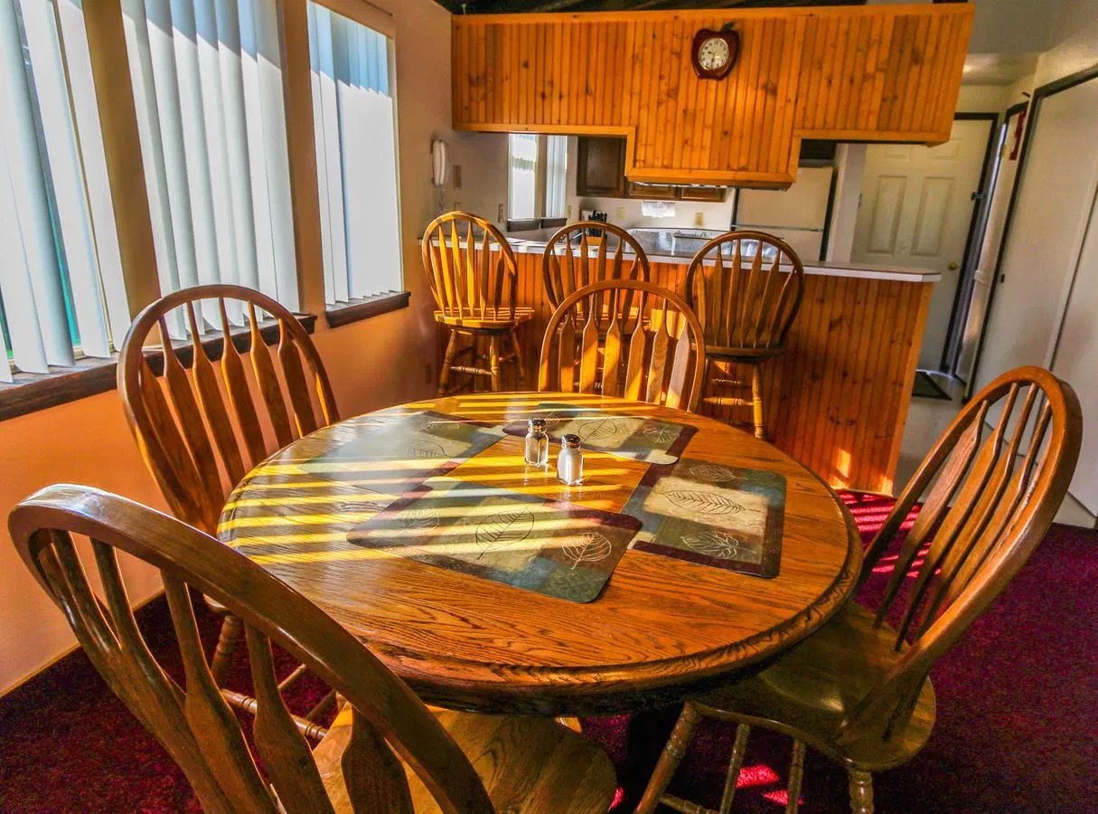 Timbers at Island Park Village Resort Dining Area