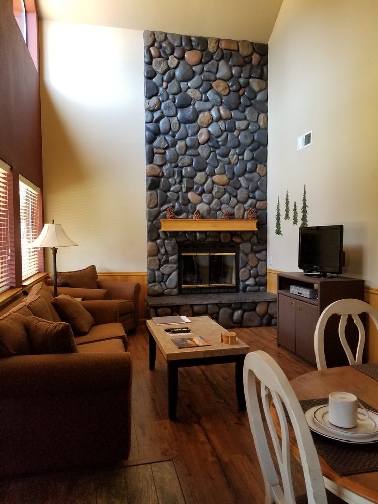 Tahoe Edgelake Beach Club Living Area